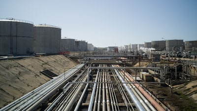 El gas europeo cae mientras los operadores esperan señales de avances en Ucrania