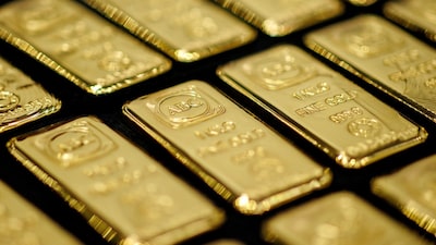 El oro mantiene su ganancia mientras crece el impulso por un recorte de tasas de la Fed